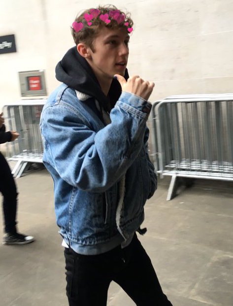 troyewithearts tweet picture