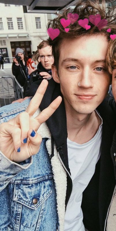 troyewithearts tweet picture