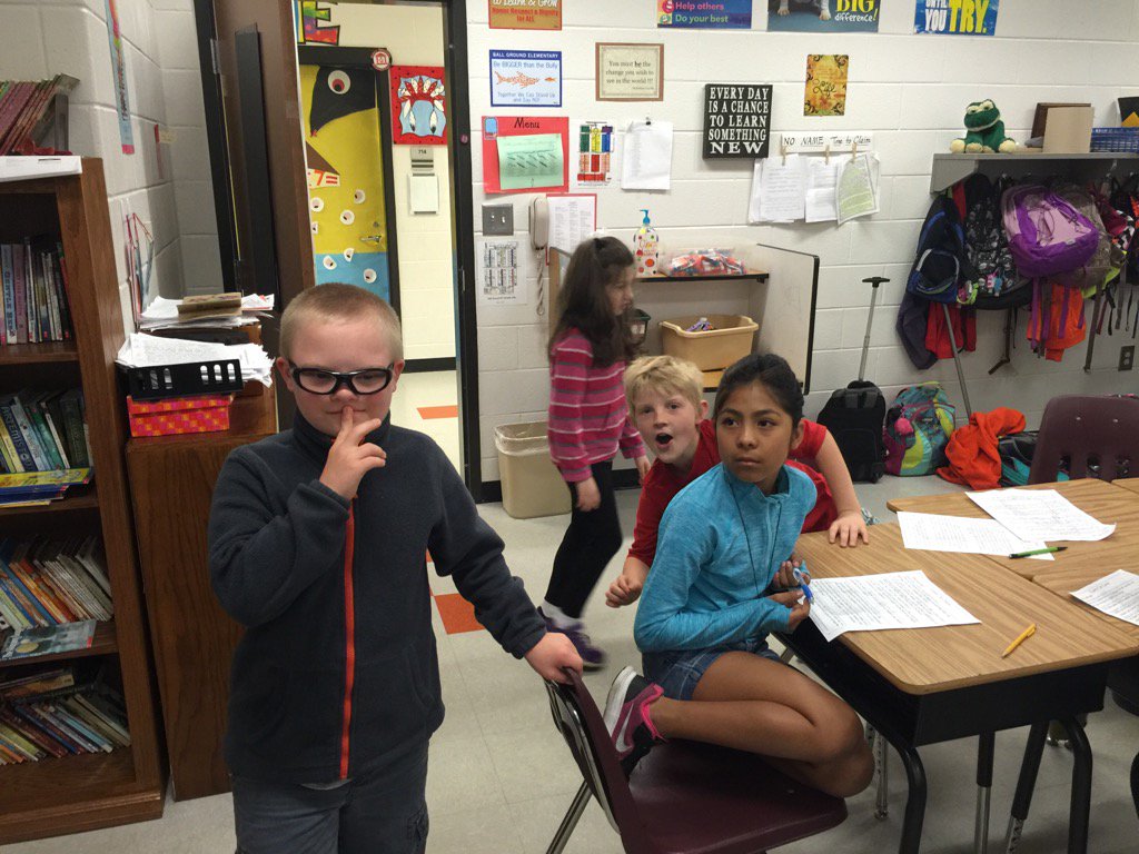 4relaer's tweet photo. #bgestem. #keeping a secret from classmates about new class pet, can you guess? https://t.co/oyiJcGzbSc