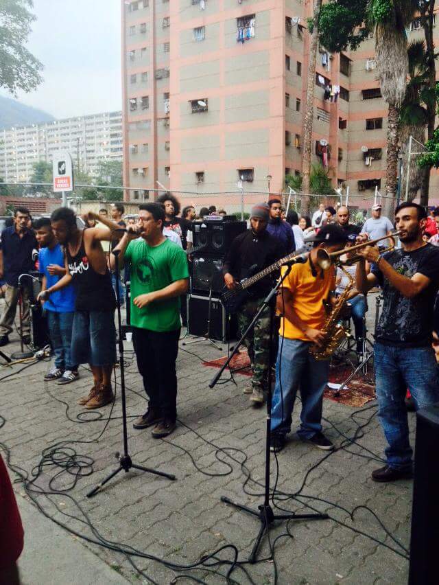 Esto es Caricuao,, presentación de Sopa de Letras