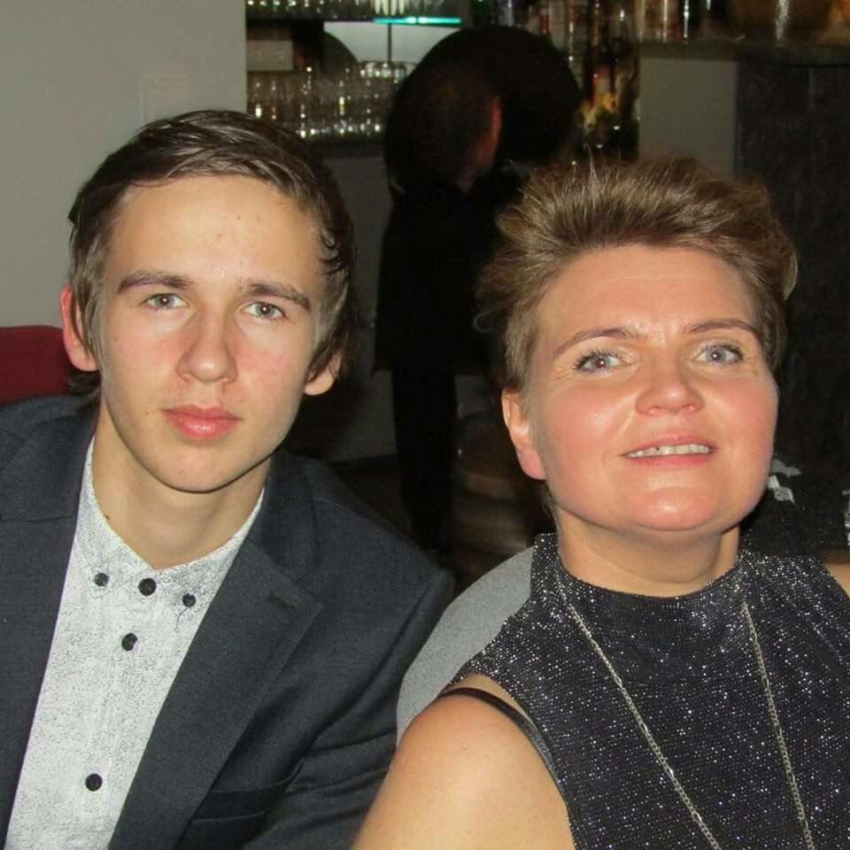 When you can't get any chicks so you take a picture with your mom <a href="/Allioskars/">Allioskars</a>