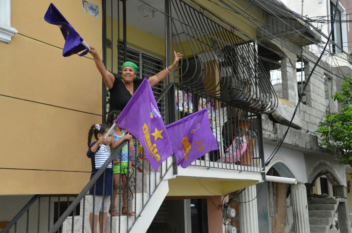 yesseniaminier's tweet photo. Levanta tu bandera y apoya @JCesarValentin  hoy Mano a Mano Hoya del Caimito ✌🔛✌ #ValentinEnLaCalle https://t.co/jfUrRoLKtk