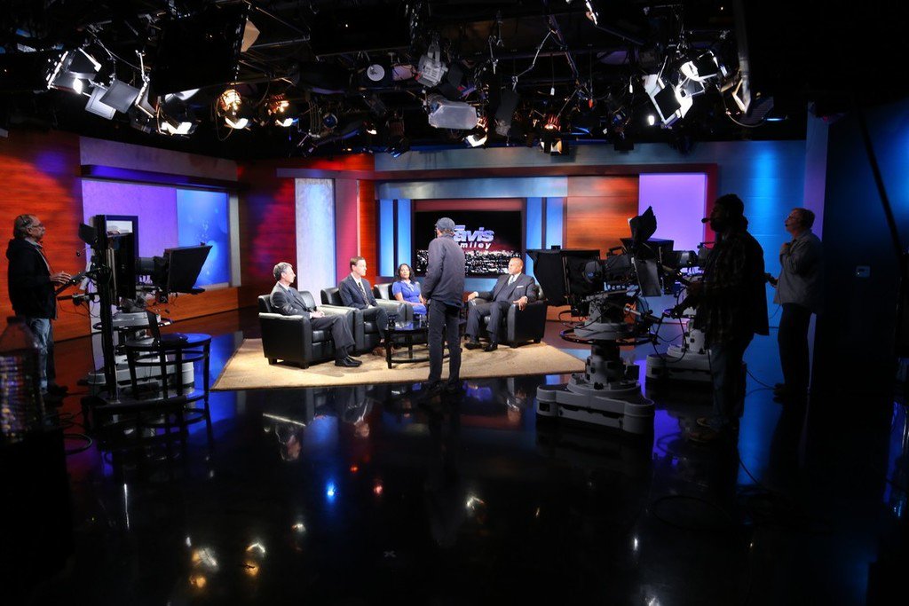 PBSSoCal's tweet photo. #BTS at today's @tavissmileyshow taping in our studio! #TavisSmiley #television #wherethem… https://t.co/hOyVioLUmb https://t.co/vPDVX5ZXTp