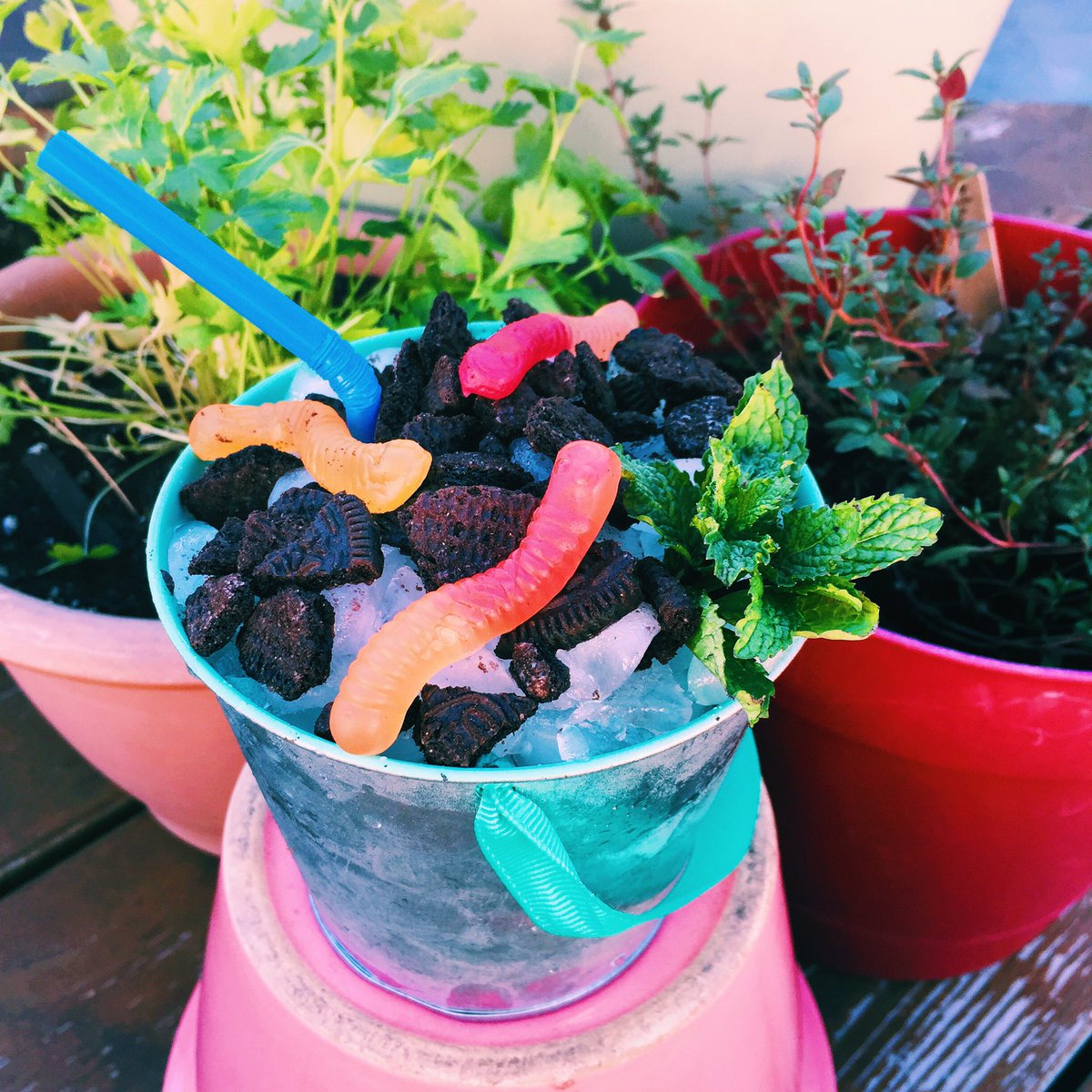 We 💚 #EarthDay so we created a garnish that tips its <a href="/Oreo/">OREO Cookie</a> hat to Her! This mint-chocolate mojito is so good...