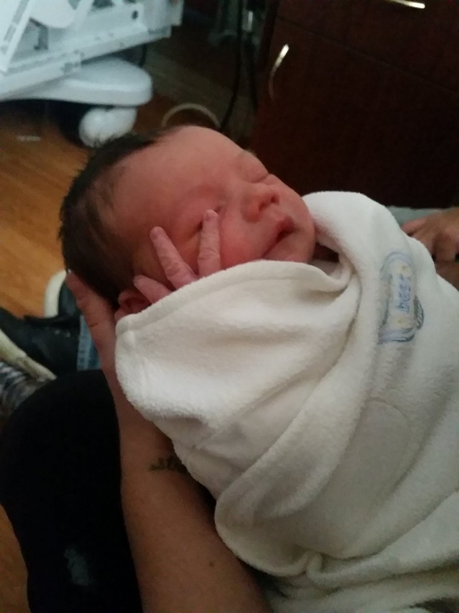 ExplainLifeToMe's tweet image. Welcome to the world Henry Conner Michael Henson. Been here 14 hours and already over the whole picture thing