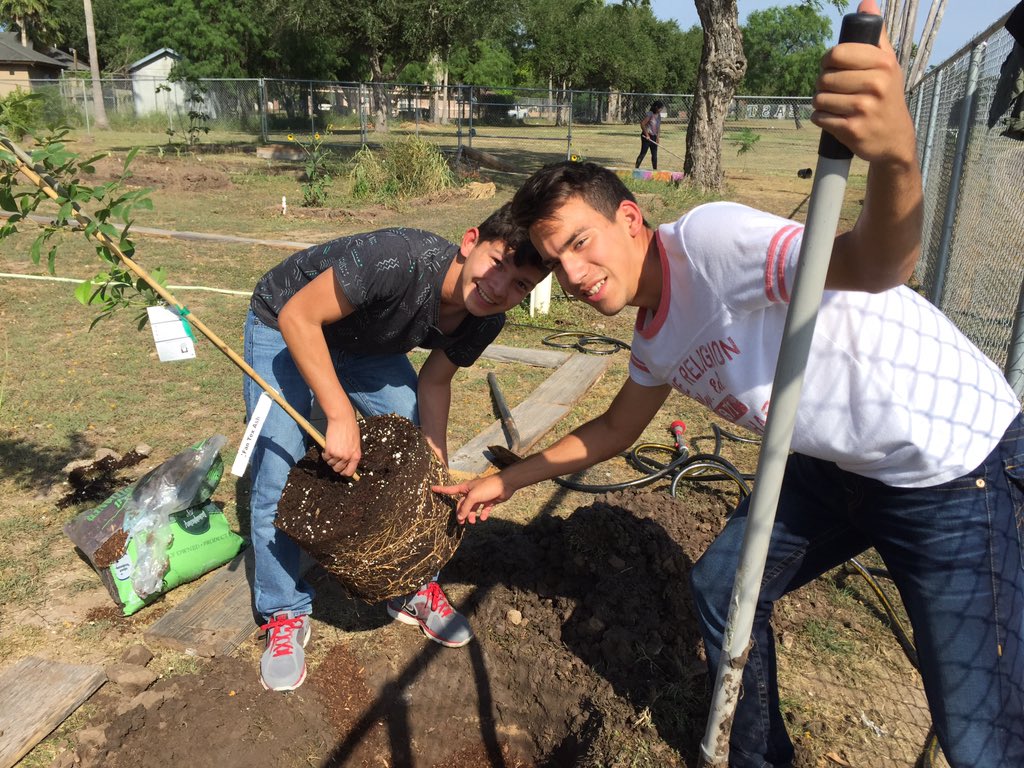 jenna_grado's tweet photo. Happy Earth Day from A Greener Tomorrow!!! #EastSide #StongSide #respectyourmotherearth https://t.co/agaHu5TdL3