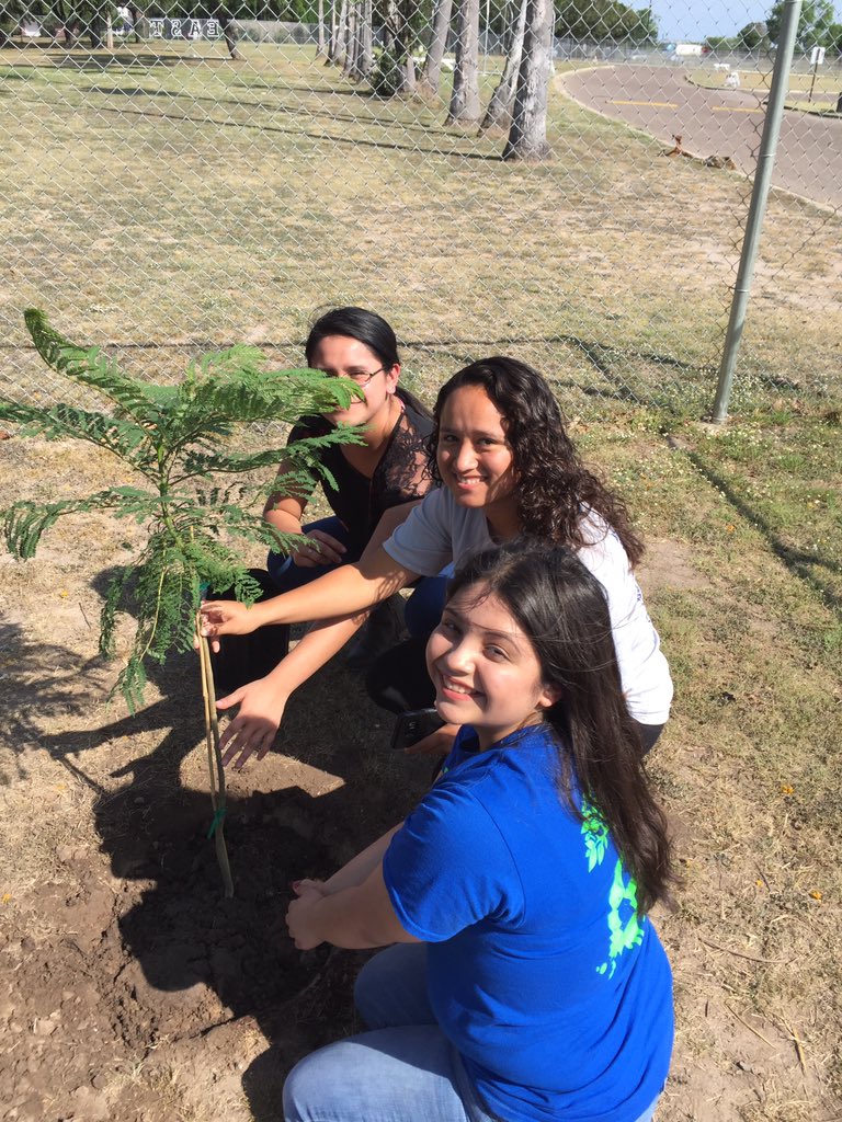 jenna_grado's tweet photo. Happy Earth Day from A Greener Tomorrow!!! #EastSide #StongSide #respectyourmotherearth https://t.co/agaHu5TdL3