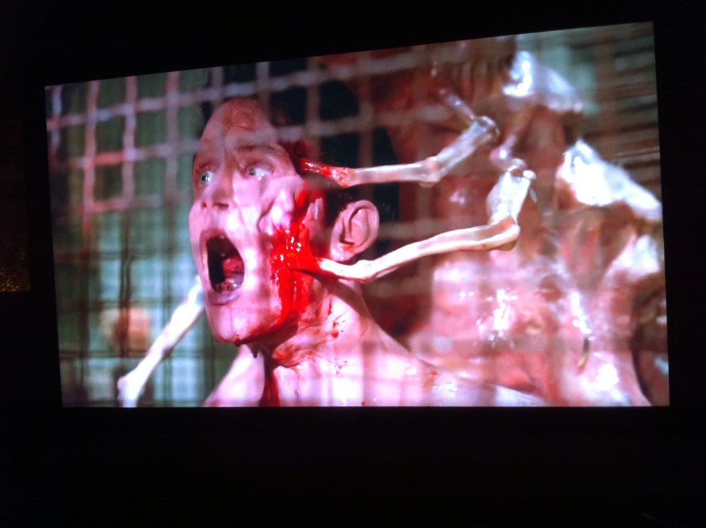 slifante's tweet photo. Esto es cine #fiestaviernes https://t.co/R8Oxofp6Qw