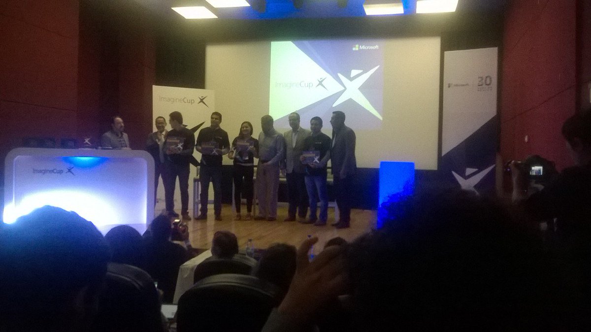javiervasquez94's tweet photo. Felicidades a cada uno de los ganadores de las 3 categorias de la gran final de #ImagineCupMX #Microsoft https://t.co/G3pGsSdrGU