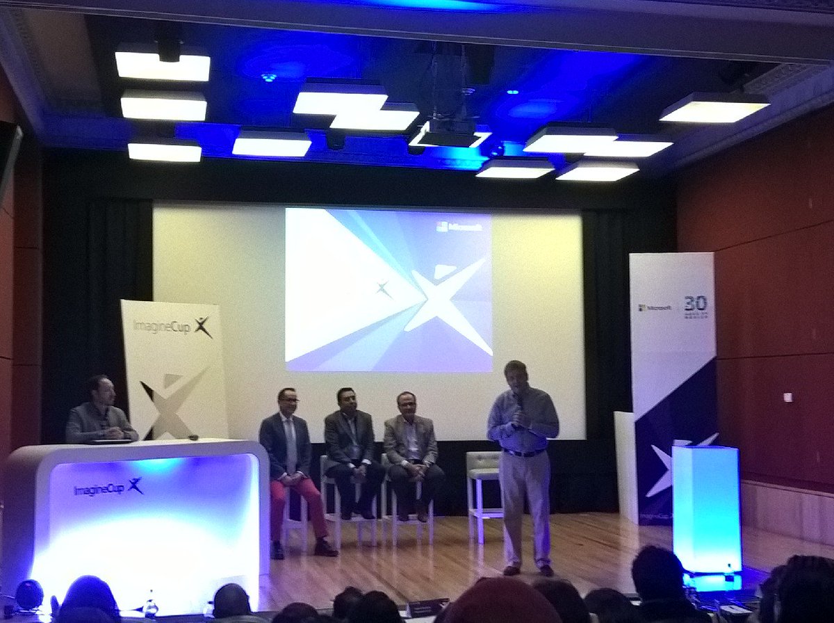 javier_jael's tweet photo. Y ahora la clausura con Jorge Silva Director General de Microsoft #ImagineCupMX #Mspmx https://t.co/I8iK6pRe4w