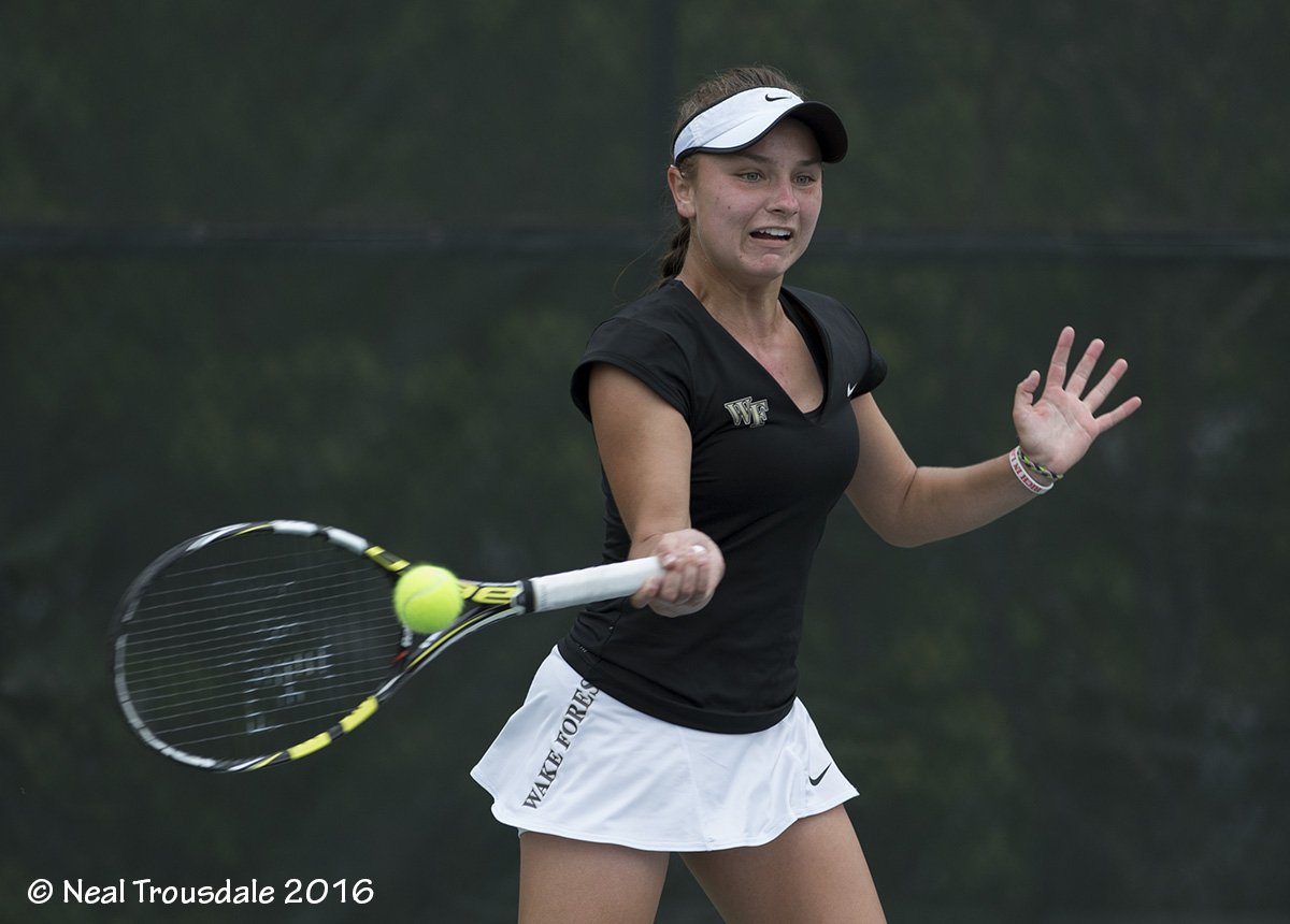 tlaenpix's tweet photo. At the #ACCWTEN 4/22/2016 @WPKay @UNC_wtennis vs #EmmaDavis @WakeWTennis https://t.co/e7saOnaWtL