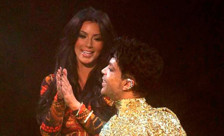 Il video di Prince che fa scendere Kim Kardashian dal palco 1 Quella volta che Prince ha umiliato Kim Kardashian