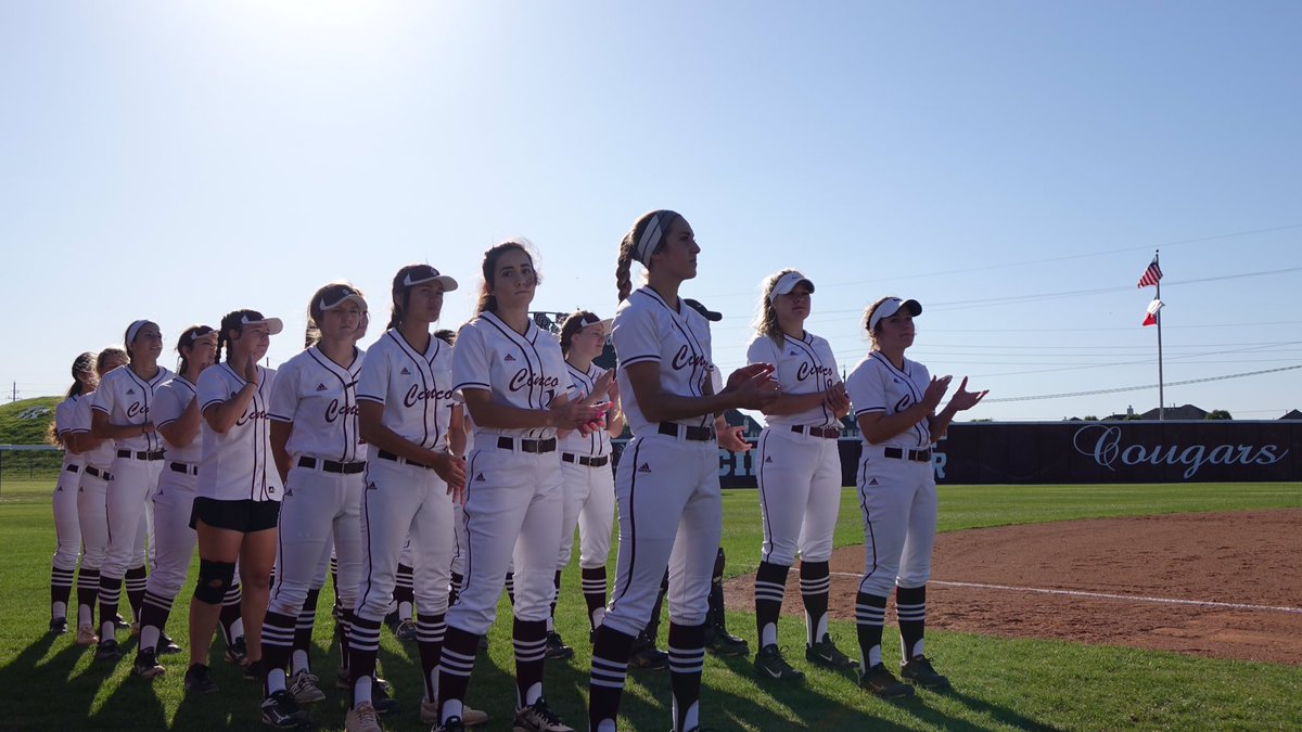 GlobalVine's tweet photo. No reason to stay holed up at home. 🙈

@cincosoftball16 battling Katy at CRHS.🐾 Playoff implications here also. https://t.co/02VoLNHMmR
