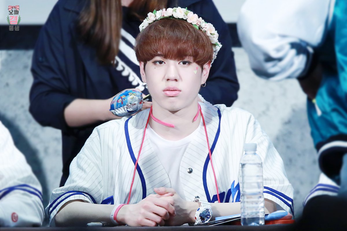 OgyeomD's tweet photo. 160422 신도림팬싸 겸브리엘 믿고 천국 가겠읍니다😢  겸멘!!  겸렐루야!!!!!!! #유겸 #갓세븐 #GOT7 #yugyeom https://t.co/AOlcpmrpVk