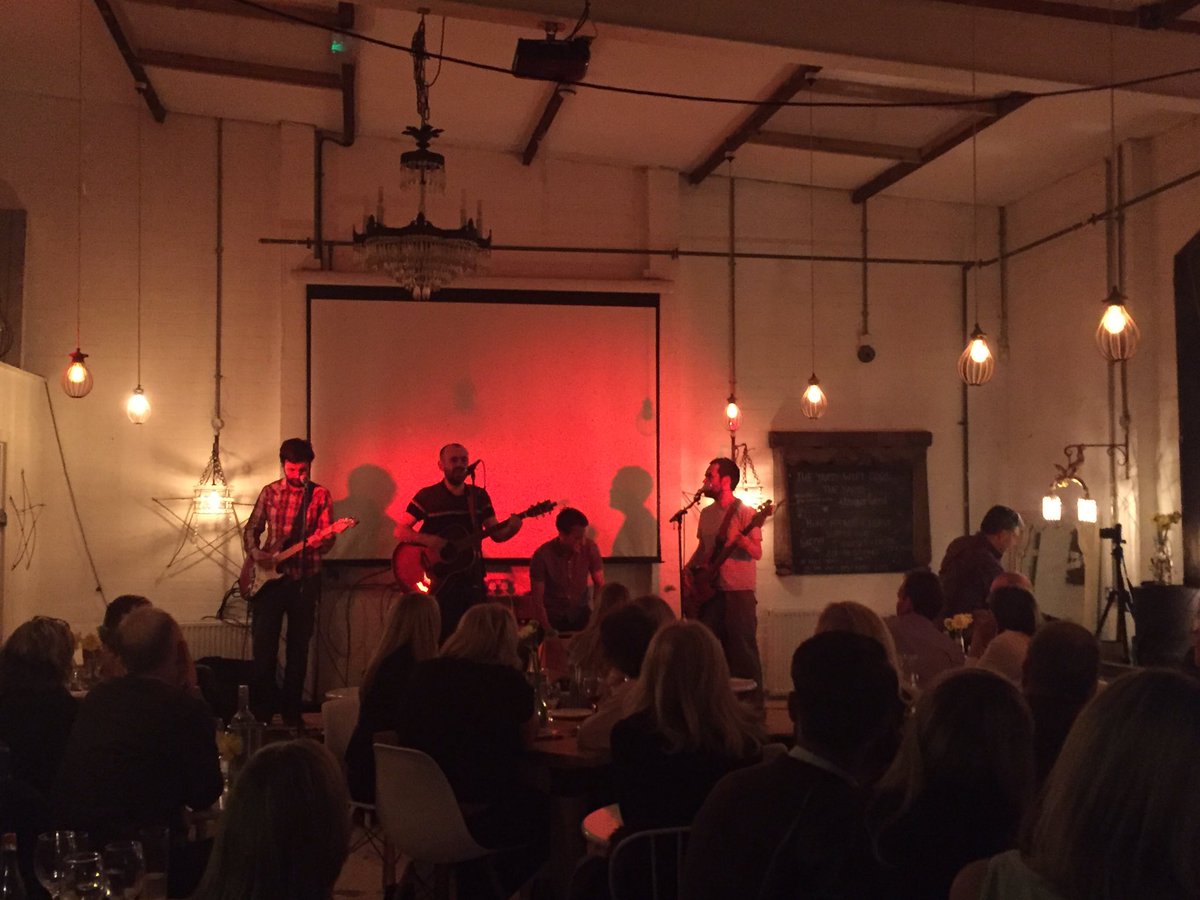 yard_lifestyle's tweet photo. unsigned supper tonight 💫🌕 amazing artists @fuzzyjonesmusic @benpwilliams @BellsinBirches @theyellhounds x https://t.co/QCf7IS1Ysw
