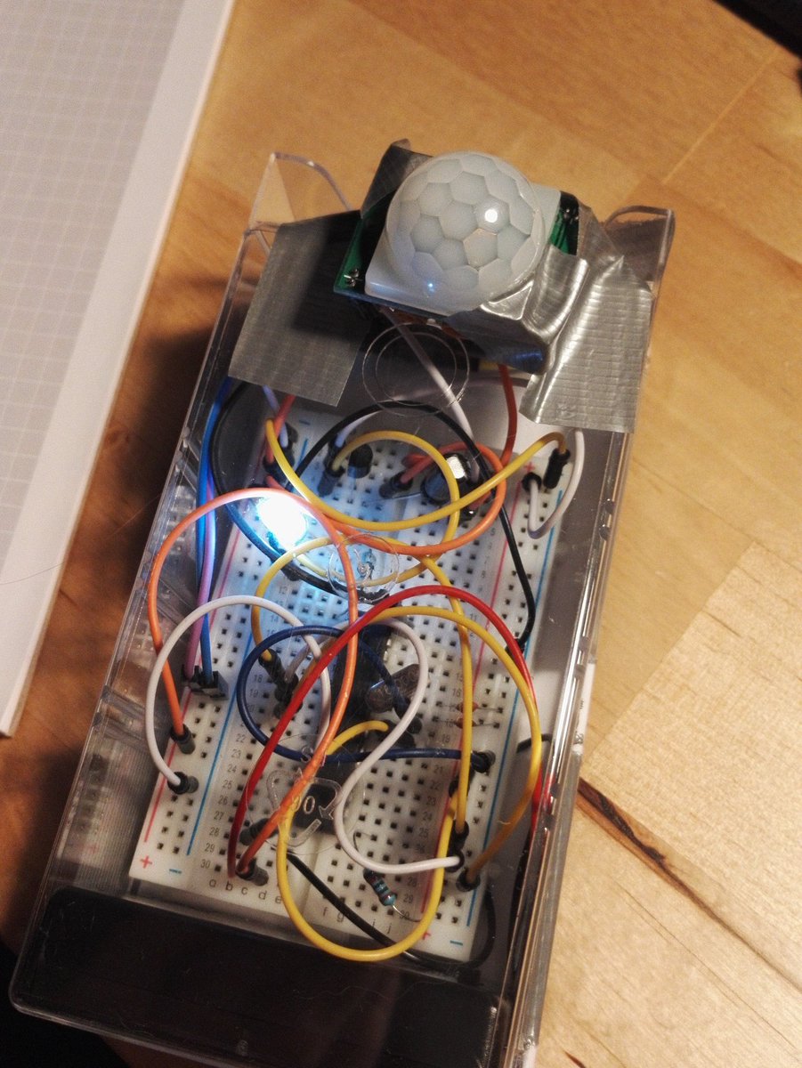 arduinoproject5's tweet image. Arduino with outside PIR Sensor. it works pretty well now! #prototyp #arduino #pirsensor #jeelib #battery #lowpower