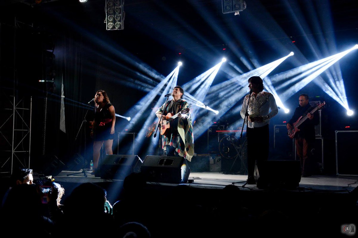 UNA NOCHE ESPECTACULAR...
"WILLIAM LUNA EN CONCIERTO DE GALA"
Evento producido por Wayrasound
Ayacucho - Perú