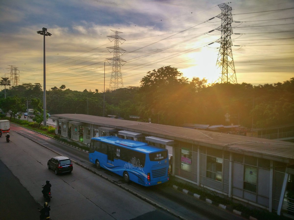 SukaFotoBis's tweet photo. Good morning guys.... have a nice weekend...
let's have a bus ride and than happy... https://t.co/SXBT3m5lEl