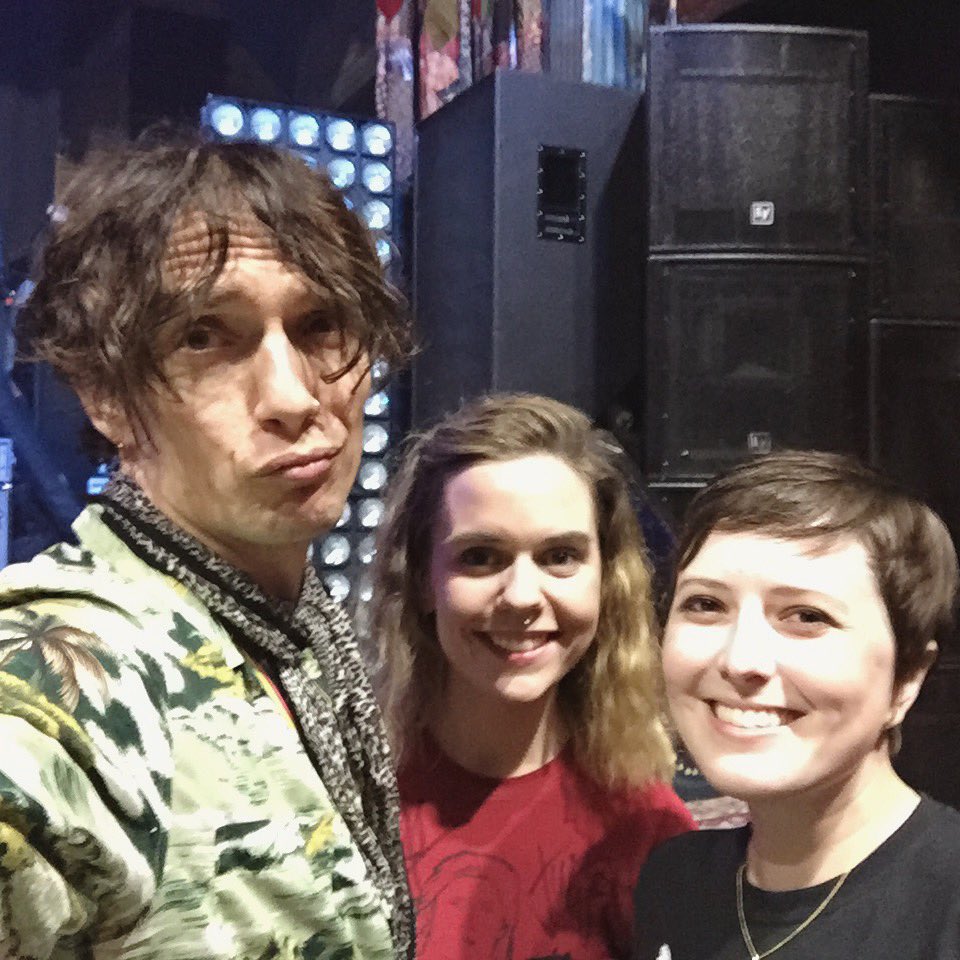 EyesOfTheMuse's tweet photo. @JustinHawkins 100% not cardboard! Thanks for two amazing shows in a row ❤️👍 #backintheussa https://t.co/DhJxCQzIId