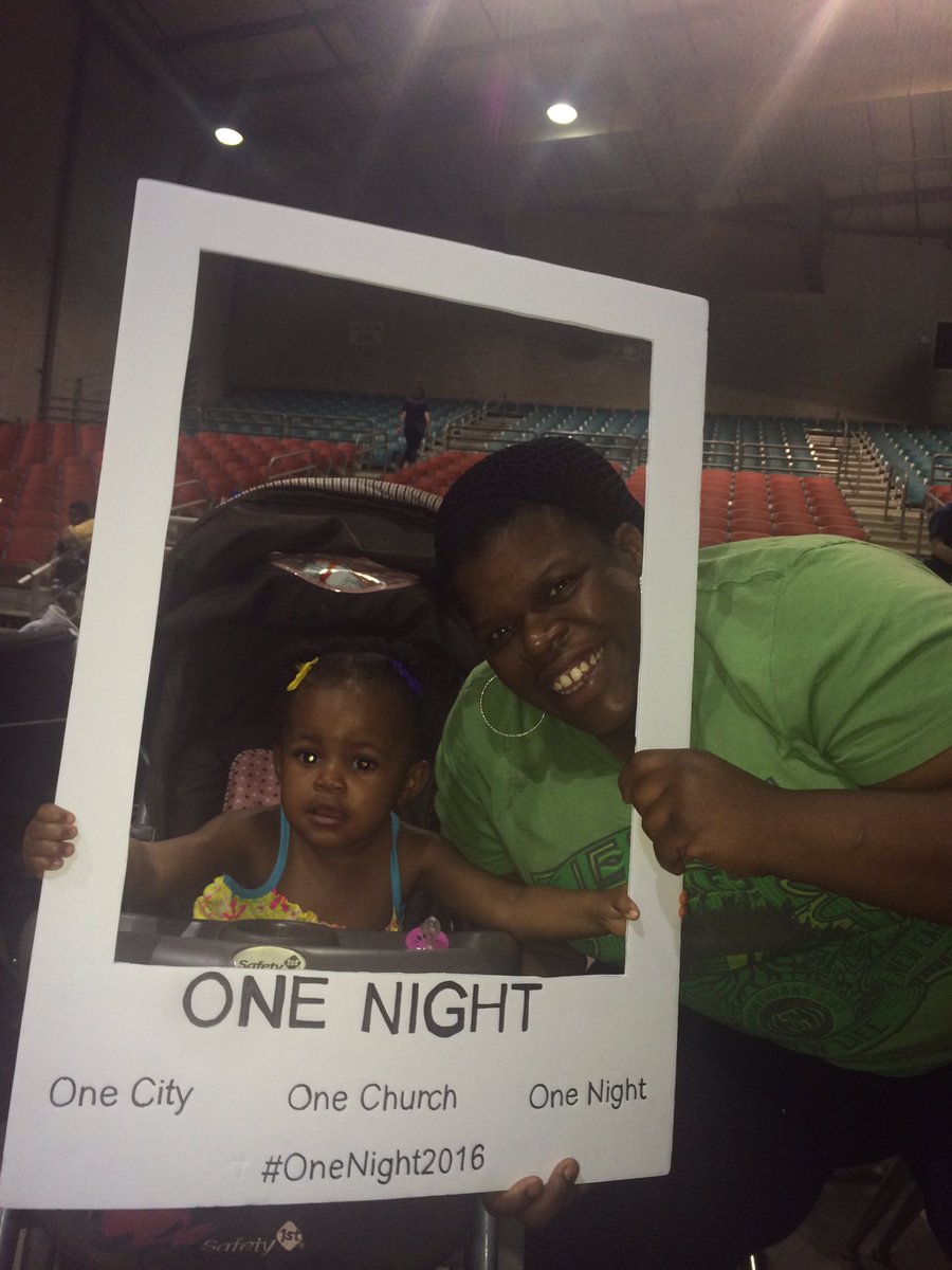 ChassityJean's tweet photo. #onenight2016 https://t.co/KfseMpGWtt