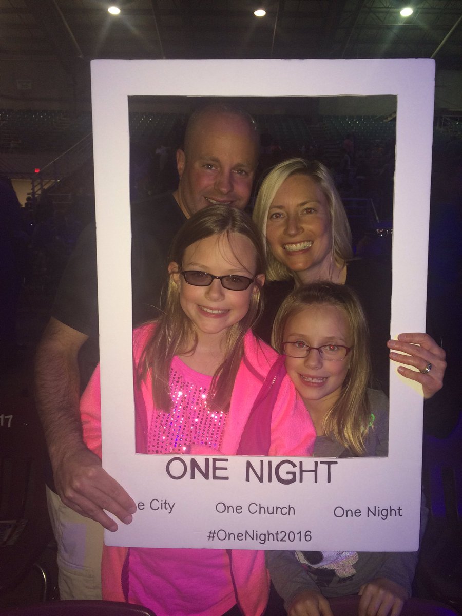 ChassityJean's tweet photo. #onenight2016 https://t.co/DiUDbFyU4H