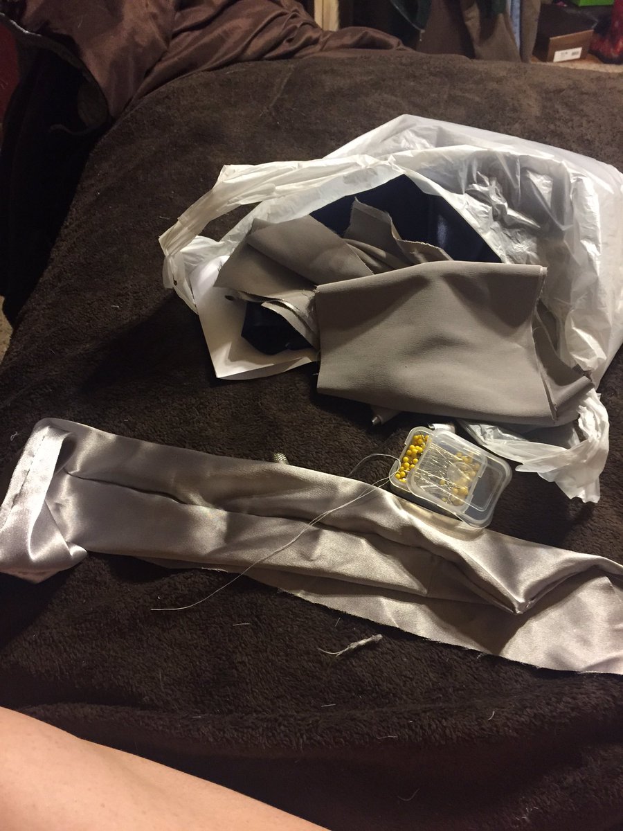 aceyetc's tweet photo. Yes I am hand sewing everything. Yes I want to cry. #cosplay https://t.co/NYIWew3Lnk