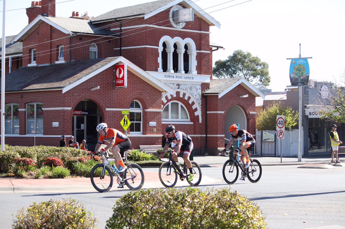 MelbCycleLeague's tweet photo. Country town + crit racing = 👌🏼 https://t.co/NEV1X9IANq