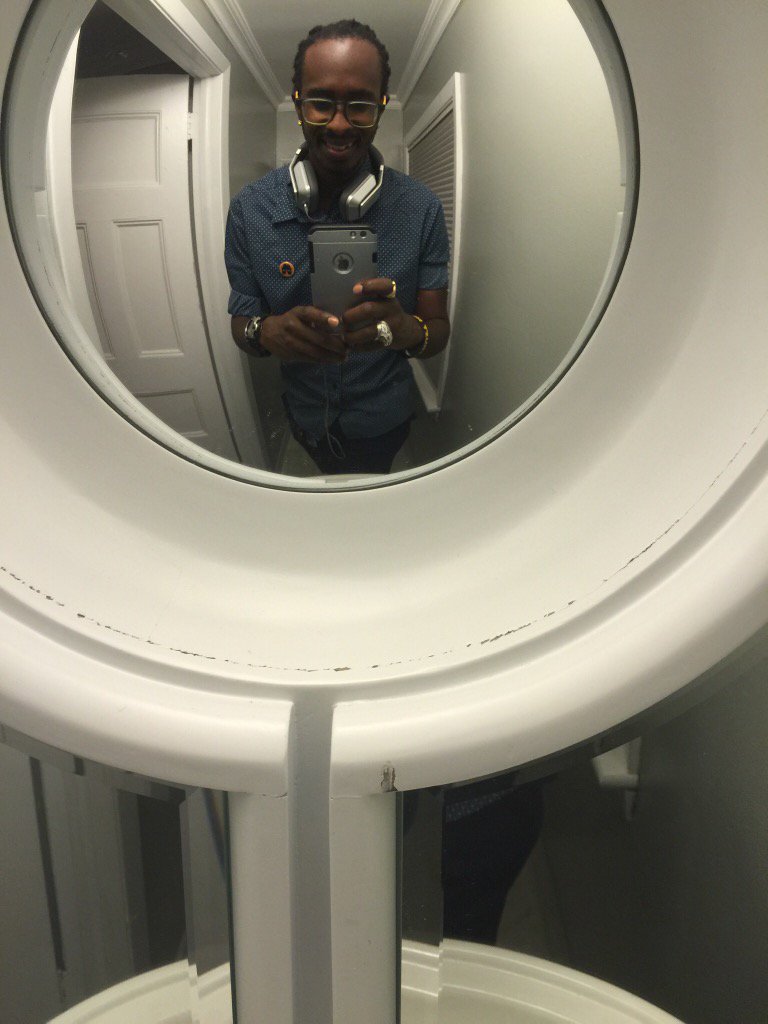AfroVegan's tweet photo. Trying to be a 5th Dimensional Being #SelfDirectedEvolution at work https://t.co/648sXPmaJ0