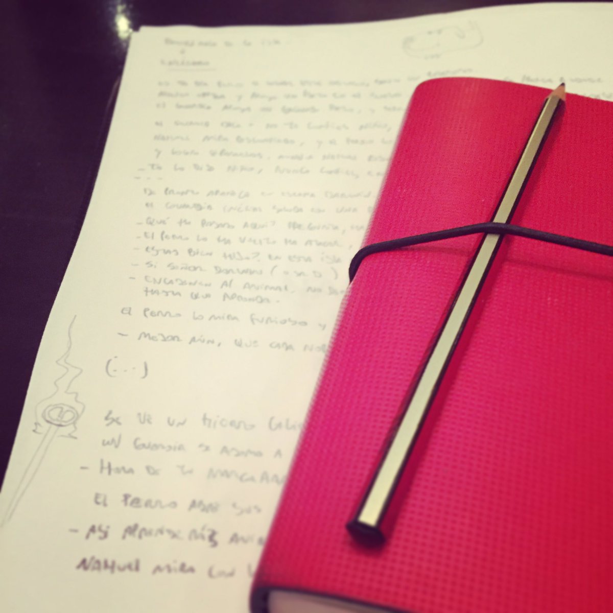 Un ratito de escritura de guión de #comic por bares y cafés, hoy #modoAnalógico en <a href="/Frawens/">Frawen`s</a> #LaPlata