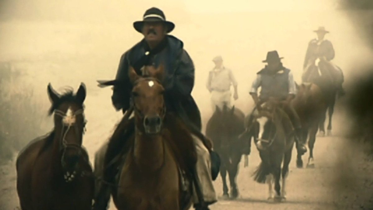 #EnPantalla #SinPausa 🎥 ¡En un ratito! 22.00 hs. Hoy: "8 jinetes" (2014)
¡¡Sumate a <a href="/TvUnlp/">UNLP TV</a>!!