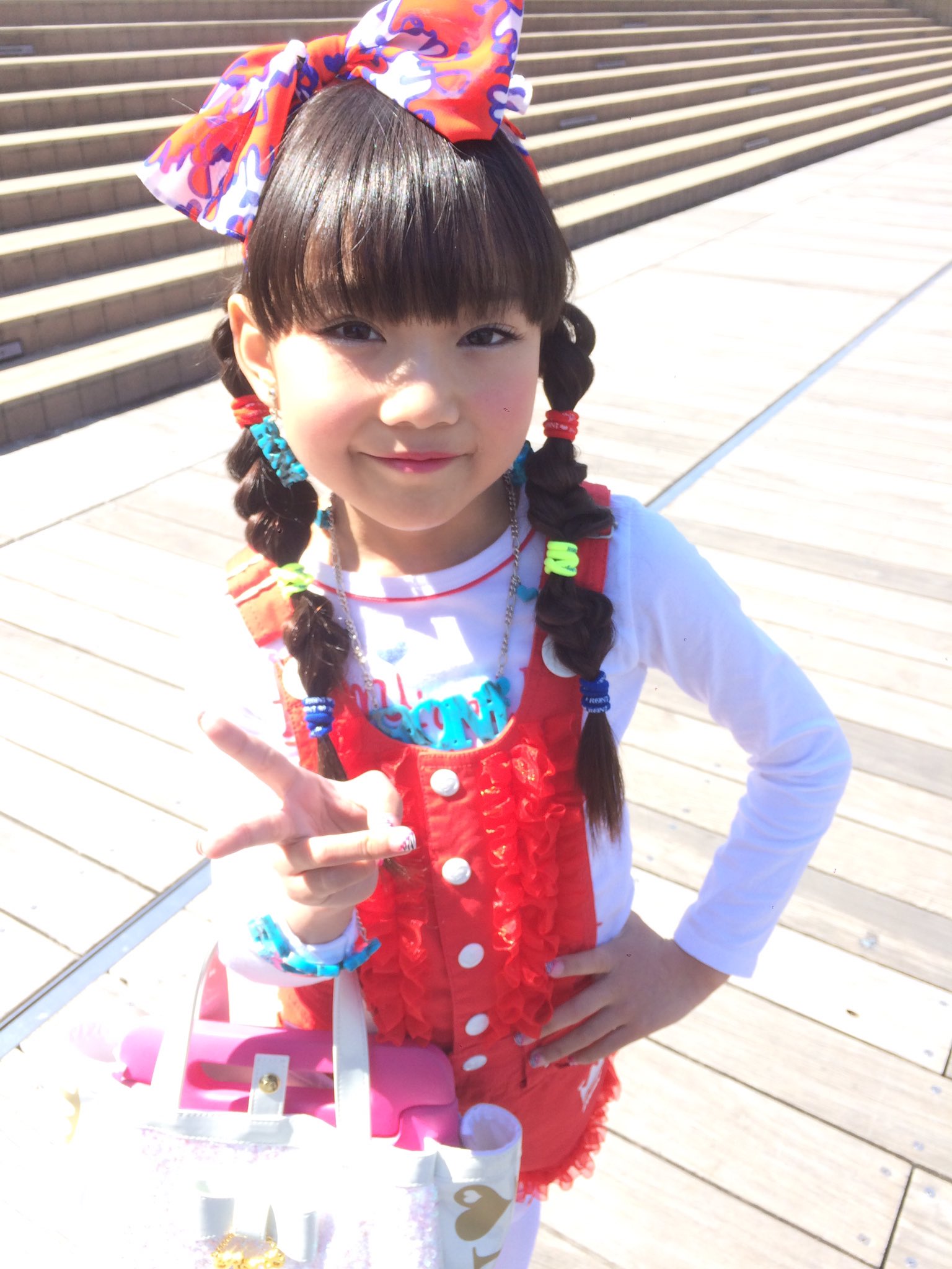 野田 梨花 おっはぴょょーん 昨日発売のjsガール ドリームガールズ ママが買って来てくれてた りりぴょんたくさんのせてもらってるよ 見つけてぴょん アモレカリーナ大阪 りりぴょん Jsガール ドリームガールズ 雑誌 Rt T Co