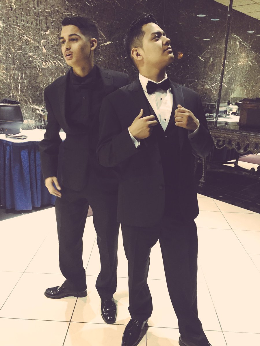 serg_velasquez's tweet photo. #AHSPROM2k16 https://t.co/kZZrBb4TNZ