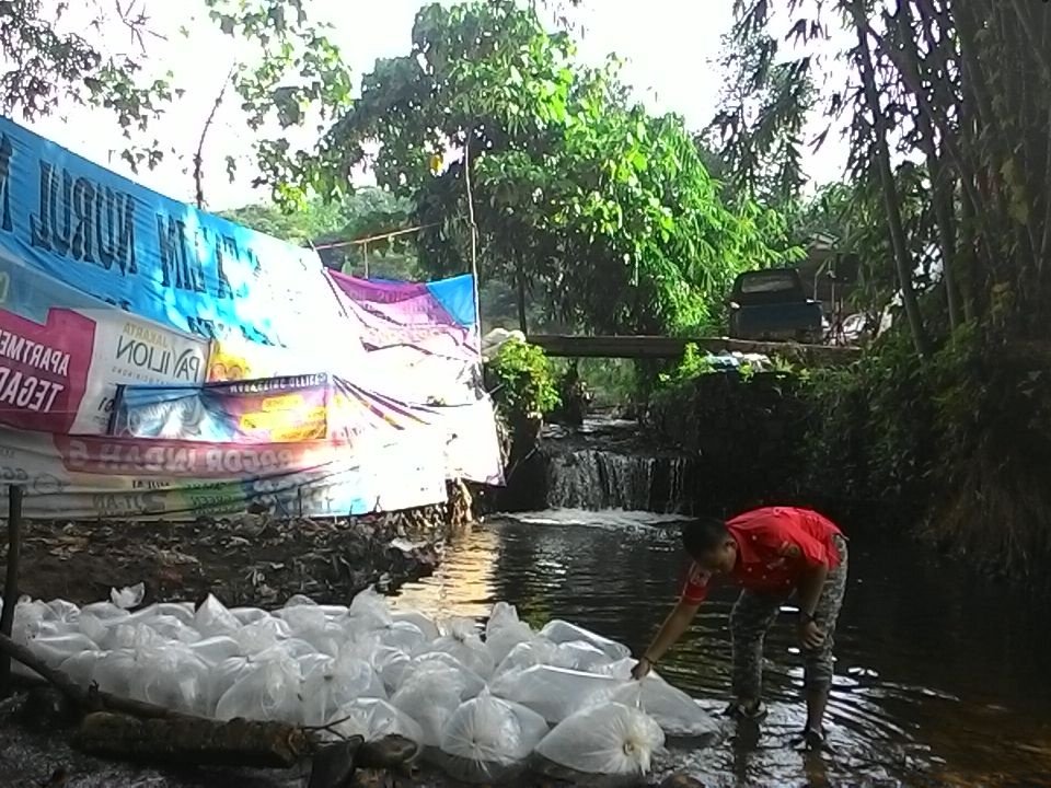 [KOMBAT NATURE] Aksi Nyata Ruwat Bumi dan Menyususi sungai Ciliwung