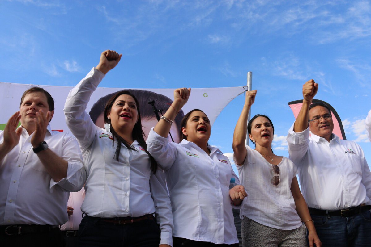 JuntasXDurango's tweet photo. Las #MujeresPRI vamos con todo apoyando #UnNuevoProyecto de @EVillegasV #ParaQueTuGanesMas https://t.co/vsMCq4UxUN