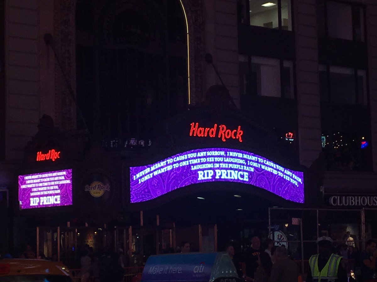 Archerinspired's tweet photo. Saw this in Times Square. #RIPPrince https://t.co/gtfYxjoO98