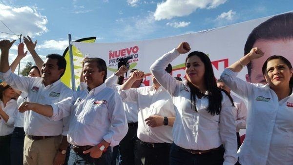 MODISDGO's tweet photo. Juntos por #UnNuevoProyecto @SUGHEYTORRES4D , @EVillegasV y @manuelherrera1 col. Asentamientos Humanos https://t.co/S7LSu6ksqK