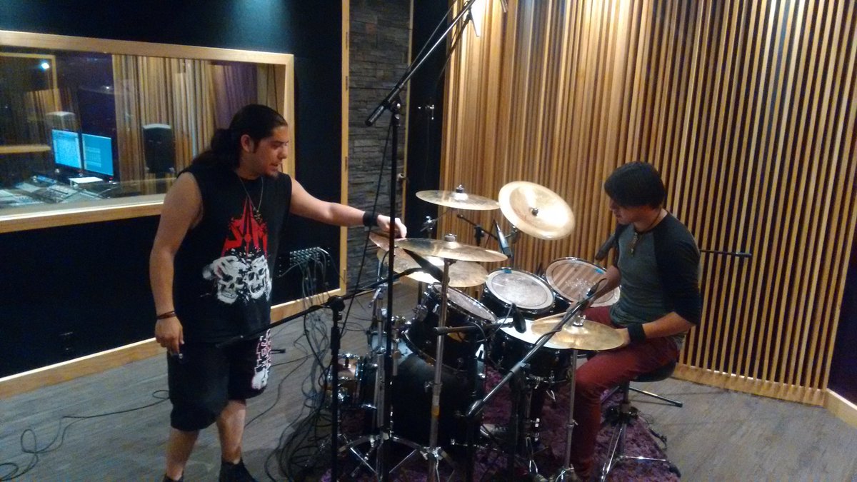 JohnJeanMusic's tweet photo. #DrumsReady #RR #keepOnRocking @ScatteredA  @remopercussion   @SMStudiosMX https://t.co/RGTLEnhM3m