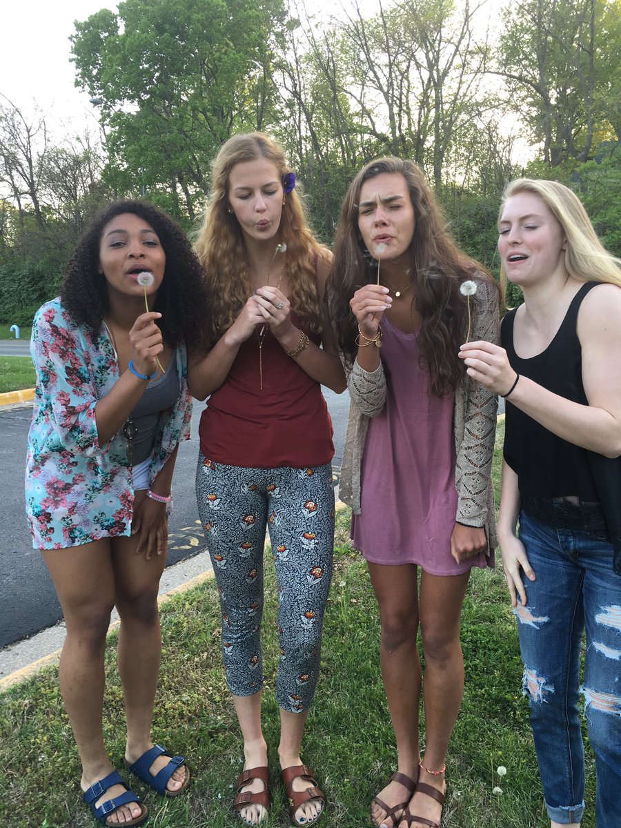 niarobinson__'s tweet photo. We tried to be cute on earth day🌲🌍 https://t.co/s7qBqmyqmG