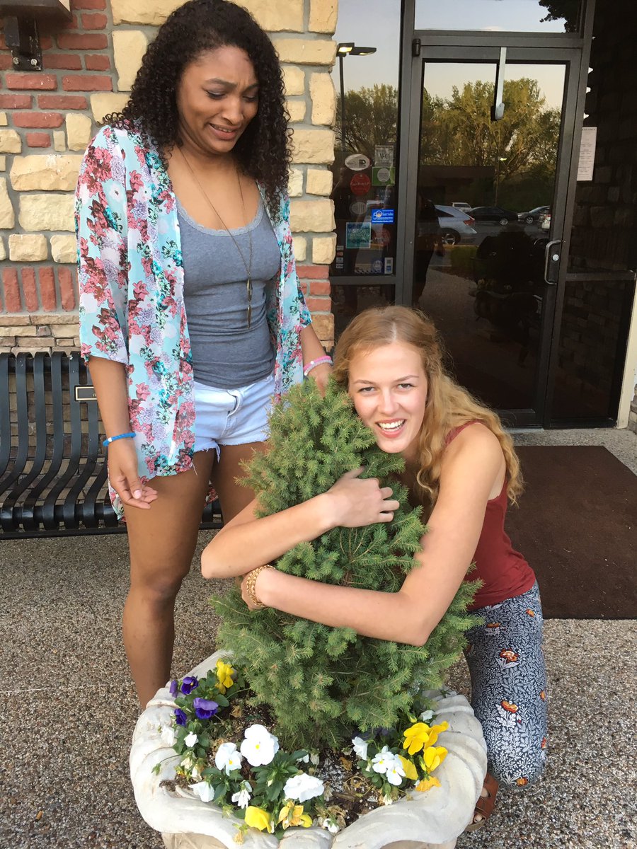 niarobinson__'s tweet photo. We tried to be cute on earth day🌲🌍 https://t.co/s7qBqmyqmG