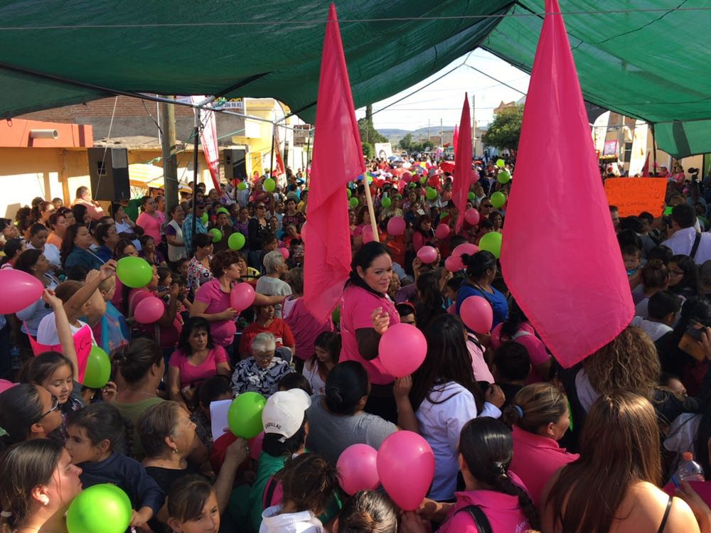 PamelaPonceF's tweet photo. @ONMPRIDurango apoyando a la candidata @SUGHEYTORRES4D  @EVillegasV @manuelherrera1 #UnNuevoProyecto https://t.co/DCYFgXj6Bn