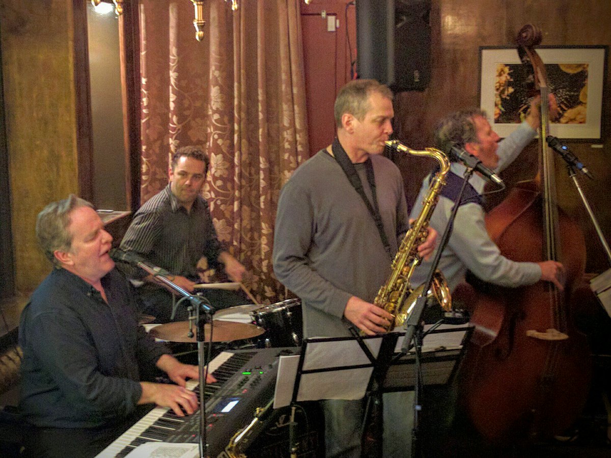 TurtleshellS2DO's tweet photo. @EclecticVO having a swinging, doo-wapping good time @redbrickguelph #guelph #fridaynight https://t.co/mnVfUkAbIi