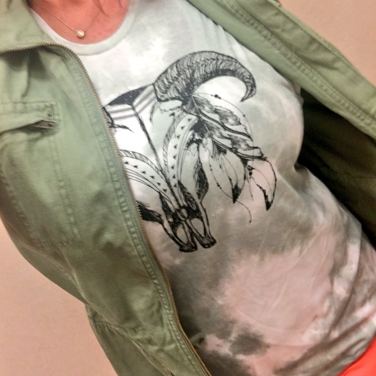 GypseaWanderer's tweet photo. My #lotd by @target #cattleskull #graphictee #melissastees #militaryvest #coralcapris #fashion #blogger #style #ootd https://t.co/lGwWGDOxtj