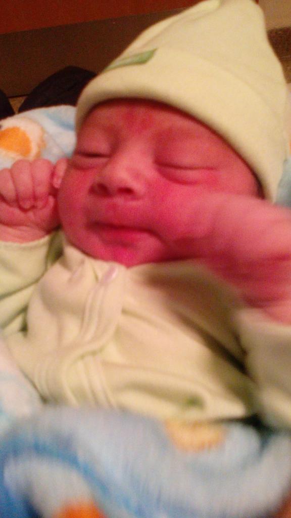 NanuAiilen's tweet photo. Te aseguro que junto con tu padrino te vamos a dar todo el amor del mundo, Te Amamos♥ #ThiagoBenjamin ♥ https://t.co/WFdZQdoyF6