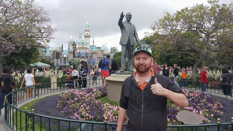 TheShaunHD's tweet photo. Disneyland :) :) :) #happy #fun #disney #disneyland #mickeymouse #happiestplaceonearth #usa #america #travel https://t.co/2LC5Qm4igS