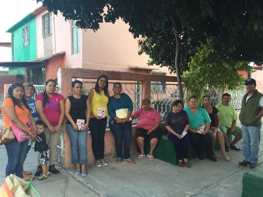 estrella_moron's tweet photo. día productivo llevando el mensaje de ntro candidato a Gobernador @EVillegasV en diferentes colonias d mi Municipio https://t.co/HwfLUvYJNU