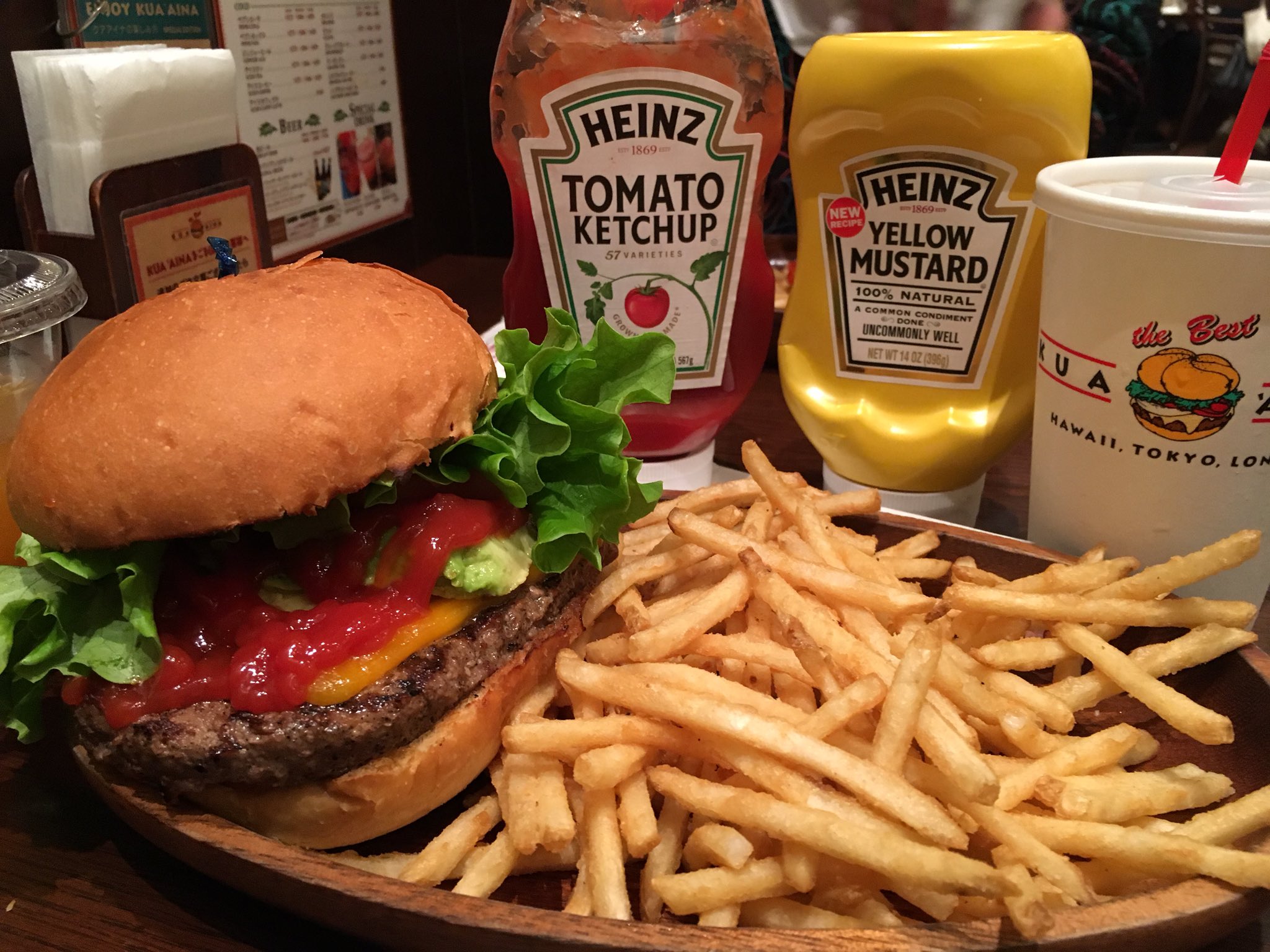 痛子 V Twitter Ff15のアニメをみてハンバーガーが食べたくなって姉ちゃんとハンバーガーショップ行ってきた 痛子のハンバーガーは 玉ねぎ マスタード マヨネーズ ピクルス抜きケチャップ大量が定番 ハンバーガーのアボカドは神 T Co Nzsmpn4lid Twitter