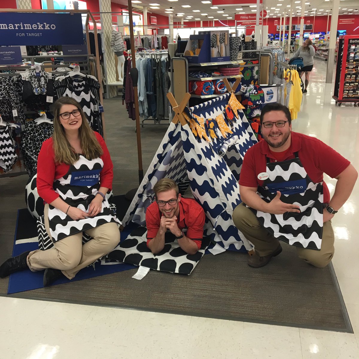 Reppin' that #MarimekkoForTarget on a Friday night! Too much style? Not at Shoreview! <a href="/Handler29/">Mandee Handrahan</a> <a href="/Adam_Reiter/">Arbitrum Now</a>