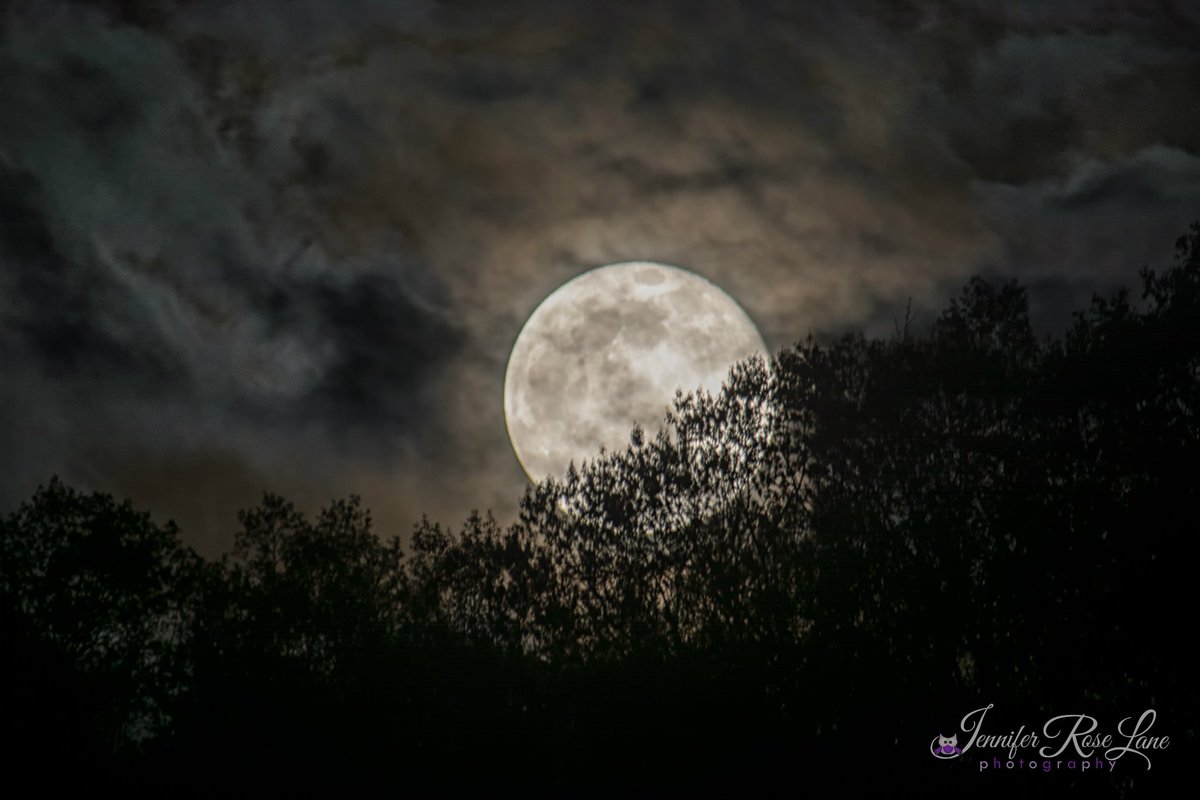 Jens_Starry_Sky's tweet image. One more shot I got before the fog and clouds took over. #CloudyMoon #Moonrise #Astronomy #Space #TheMoon #NightSky