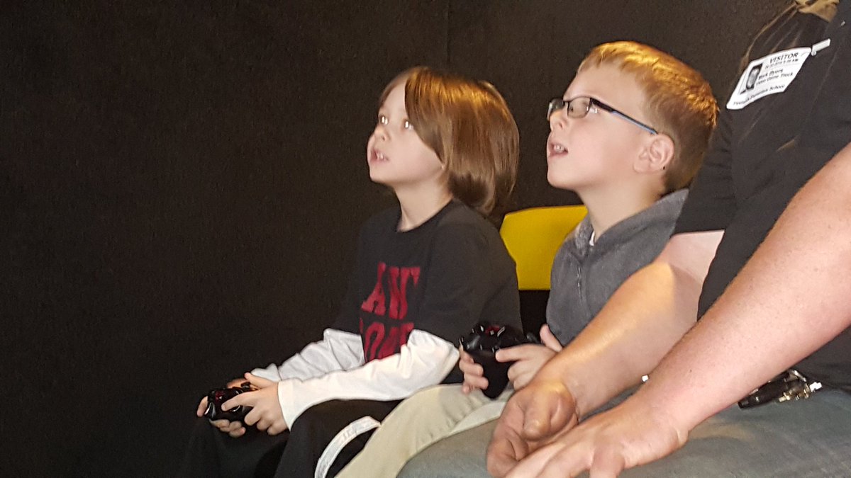 PrincipalMudore's tweet photo. Busy day today at FES! The video game truck came for our fundraiser reward! #FESProud https://t.co/mVsIX3GlvS