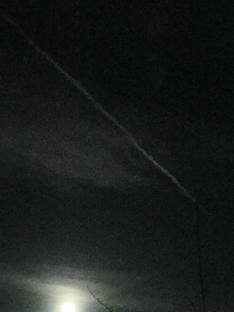 OpChemtrails's tweet photo. Chemtrails at night, geoengineer's delight https://t.co/CV5OLMzaZ1 #OpChemtrails #Geoengineering